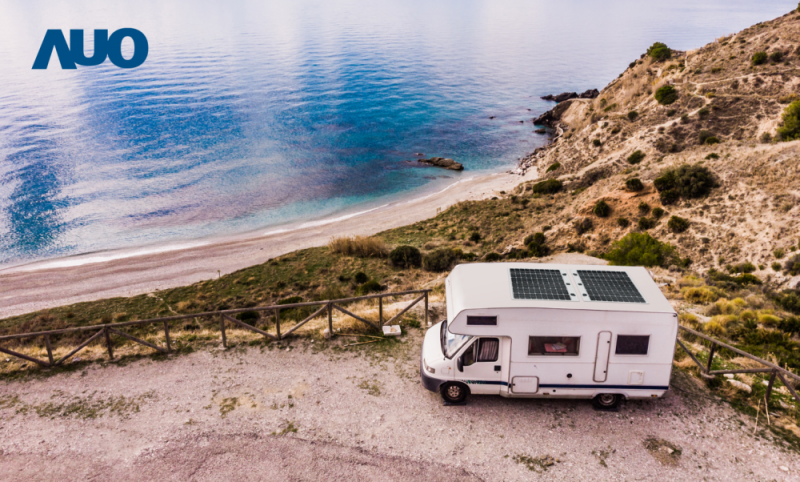 「可撓輕量化太陽光電板SunCurva」使用輕量特殊耐候型複合板取代傳統太陽能板的玻璃前板，不僅降低70%重量，每米平方僅3Kg；具有抗衝擊性能及通過電磁相容性測試，可應用於交通運輸工具，如露營車、遊艇等